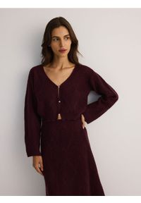 Reserved - Krótki kardigan z guzikami - fioletowy. Kolor: fioletowy. Materiał: dzianina. Długość: krótkie #1