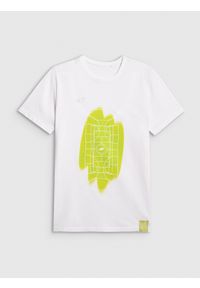 4f - 4F T-shirt regular z nadrukiem Fundacja 4F Pomaga – biały XS. Okazja: na co dzień. Kolor: biały. Materiał: bawełna, skóra, materiał, dzianina. Wzór: nadruk. Styl: klasyczny, młodzieżowy, sportowy, casual