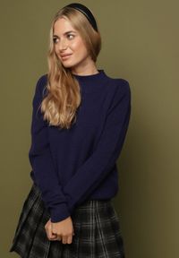 Born2be - Granatowy Sweter z Wełną i Wiskozą o Prostym Fasonie z Półgolfem Giolera. Okazja: na spotkanie biznesowe, do pracy, na co dzień. Kolor: niebieski. Materiał: wełna, wiskoza. Długość rękawa: długi rękaw. Długość: długie. Styl: biznesowy, casual, elegancki