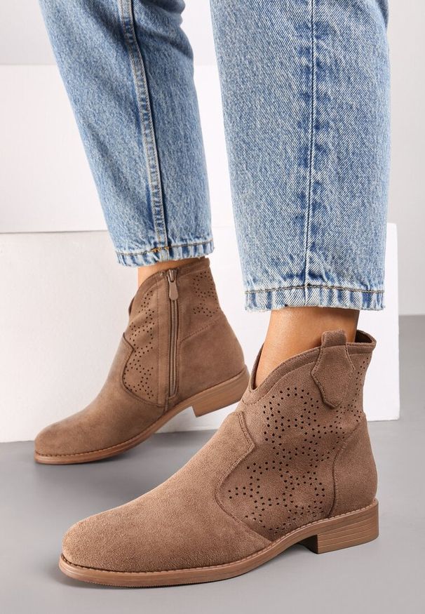 Born2be - Brązowe Płaskie Botki Ażurowe w Stylu Boho Revalira. Okazja: do pracy. Kolor: brązowy. Materiał: satyna. Wzór: ażurowy. Styl: boho