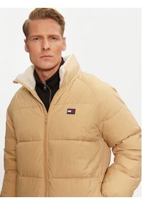 Tommy Jeans Płaszcz zimowy DM0DM20604 Beżowy Regular Fit. Kolor: beżowy. Materiał: syntetyk. Sezon: zima #6