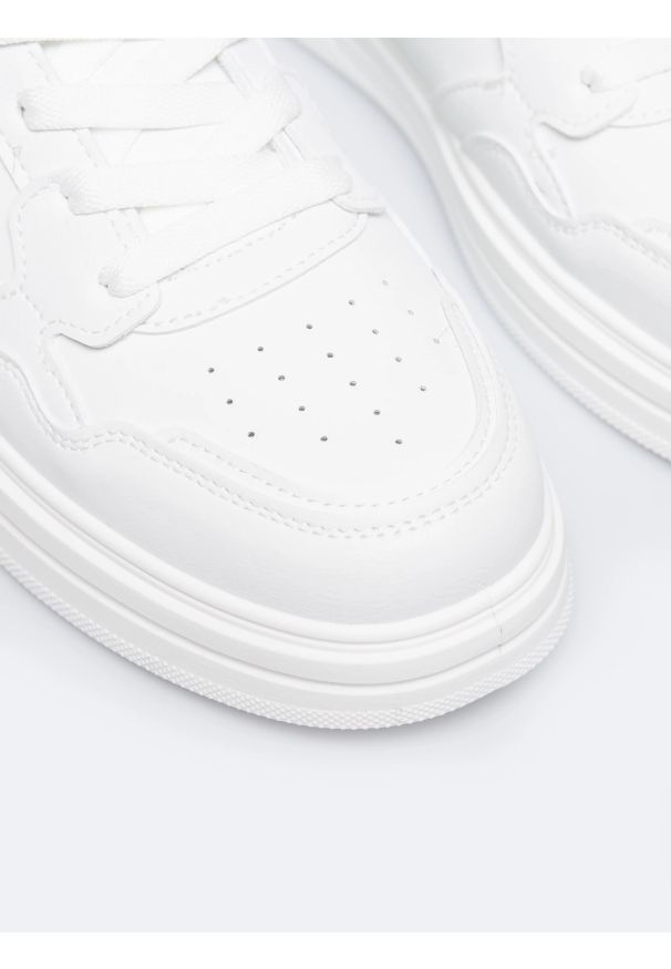 Big-Star - Sneakersy damskie ze skóry ekologicznej białe RR174571 101. Okazja: na co dzień. Zapięcie: sznurówki. Kolor: biały. Materiał: skóra ekologiczna