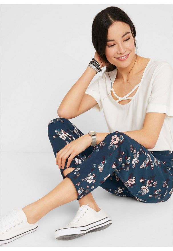 bonprix - Spodnie z gumką w talii z miękkiem wiskozy. Kolor: niebieski. Materiał: wiskoza. Wzór: nadruk