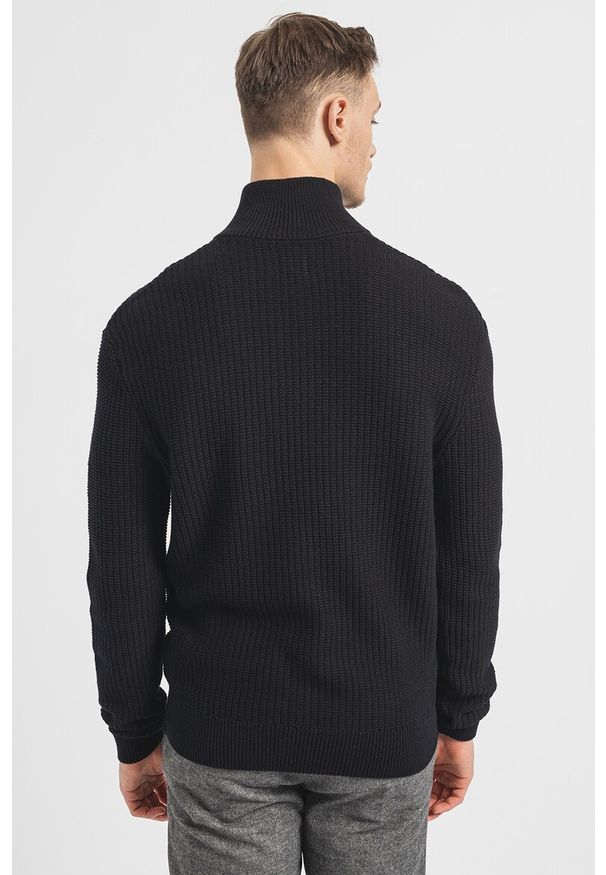 Męski Sweter Mustang Style Emil T Ziptroyer Black 1014440 4142. Okazja: na co dzień. Materiał: bawełna. Długość rękawa: długi rękaw. Długość: krótkie. Styl: casual, elegancki