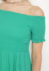 Born2be - Zielona Sukienka Hiszpanka o Rozkloszowanym Fasonie z Bawełny Angolima. Okazja: na co dzień. Typ kołnierza: dekolt hiszpanka. Kolor: zielony. Materiał: bawełna. Długość rękawa: krótki rękaw. Wzór: aplikacja. Typ sukienki: proste. Styl: casual, elegancki #6