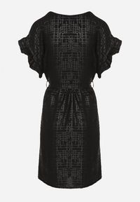 Born2be - Czarna Sukienka Ozdobiona Falbankami i Paskiem Izulira. Typ kołnierza: kołnierz z falbankami. Kolor: czarny. Wzór: aplikacja. Styl: elegancki #5