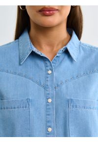 Big-Star - Koszula damska jeansowa na zatrzaski błękitna Arana 110. Typ kołnierza: kołnierzyk klasyczny. Kolor: niebieski. Materiał: jeans. Wzór: aplikacja. Styl: klasyczny, elegancki #5