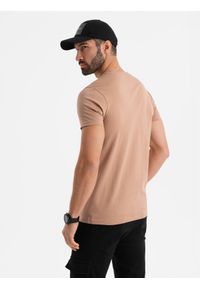 Ombre Clothing - Bawełniany męski t-shirt z nadrukiem na kieszonce – jasnobrązowy V7 OM-TSPT-0154 - XXL. Okazja: na co dzień. Kolor: brązowy. Materiał: bawełna. Wzór: nadruk. Styl: casual #4