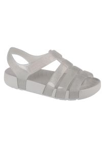 Sandały Crocs Isabella Glitter Kids Sandal 209836-0IC bezbarwne. Okazja: na plażę. Nosek buta: otwarty. Zapięcie: rzepy. Materiał: materiał. Sezon: lato