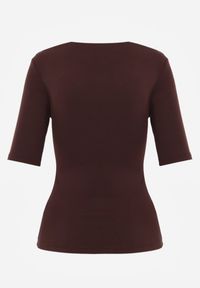 Renee - Brązowy Dopasowany T-shirt z Wiskozy z Dekoltem w Łódkę Vivianna. Typ kołnierza: dekolt w łódkę. Kolor: brązowy. Materiał: wiskoza #3