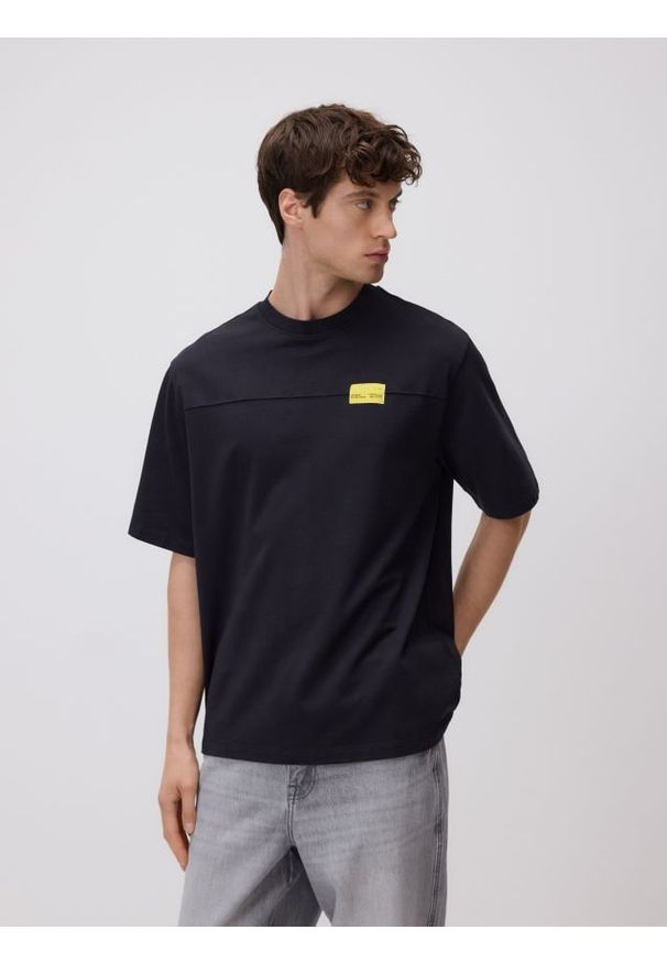 Reserved - T-shirt relaxed fit - czarny. Kolor: czarny. Materiał: bawełna, dzianina