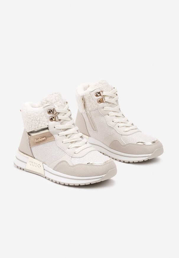 Born2be - Beżowe Sneakersy z Futrem Metaliczną Wstawką i Brokatowym Połyskiem Saliwenna. Okazja: na co dzień. Zapięcie: sznurówki. Kolor: beżowy. Materiał: futro. Obcas: na obcasie, na płaskiej podeszwie. Wysokość obcasa: niski