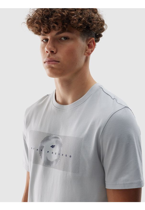 4f - 4F T-shirt regular z nadrukiem męski - szary XXL. Okazja: na co dzień. Kolor: szary. Materiał: bawełna, jersey, dzianina. Długość rękawa: krótki rękaw. Długość: krótkie. Wzór: nadruk. Styl: sportowy, casual, klasyczny