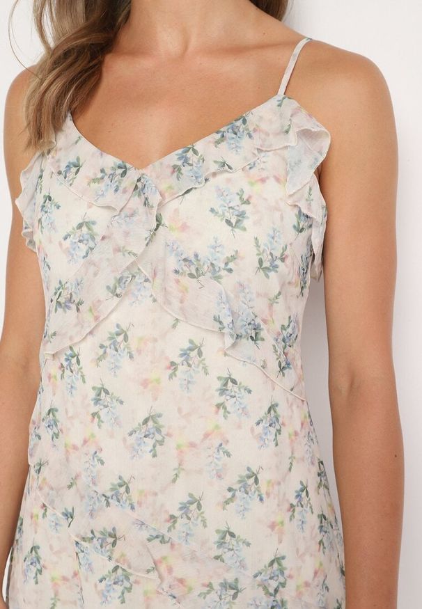 Born2be - Beżowo-Zielona Rozkloszowana Sukienka na Cienkich Ramiączkach z Dekoltem w Serek i Falbankami Pelviana. Typ kołnierza: kołnierz z falbankami, dekolt w serek. Kolor: zielony. Materiał: tkanina. Długość rękawa: na ramiączkach. Sezon: lato. Typ sukienki: rozkloszowane. Styl: elegancki