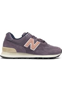 Buty damskie New Balance WL574TP2 – fioletowe. Kolor: fioletowy. Materiał: guma, skóra, materiał, dresówka, bawełna, syntetyk. Szerokość cholewki: normalna. Model: New Balance 574