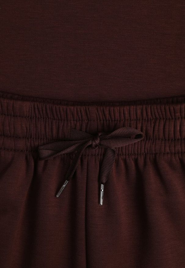 Renee - Brązowy Bawełniano-Wiskozowy Komplet Sportowy T-shirt i Szorty Areinna. Kolor: brązowy. Materiał: wiskoza, bawełna