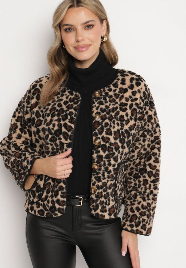 Born2be - Brązowa Panterkowa Futrzana Kurtka z Kieszeniami Sewilaine. Okazja: na co dzień. Kolor: brązowy. Materiał: futro. Styl: elegancki, casual