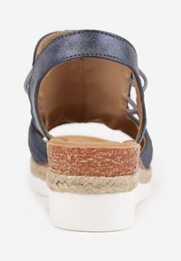Born2be - Niebieskie Sandały na Koturnie z Marszczoną Cholewką i Metaliczną Aplikacją Teodlar. Zapięcie: bez zapięcia. Kolor: niebieski. Materiał: jeans, len. Wzór: aplikacja. Sezon: lato. Obcas: na koturnie. Styl: boho. Wysokość obcasa: średni #6