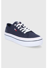 Tommy Jeans Tenisówki damskie kolor granatowy. Nosek buta: okrągły. Zapięcie: sznurówki. Kolor: niebieski. Materiał: guma. Obcas: na platformie #2