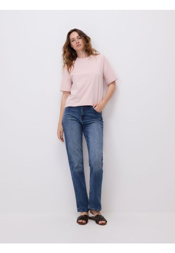 Reserved - T-shirt z bawełną - pastelowy róż. Kolor: różowy. Materiał: bawełna. Styl: klasyczny