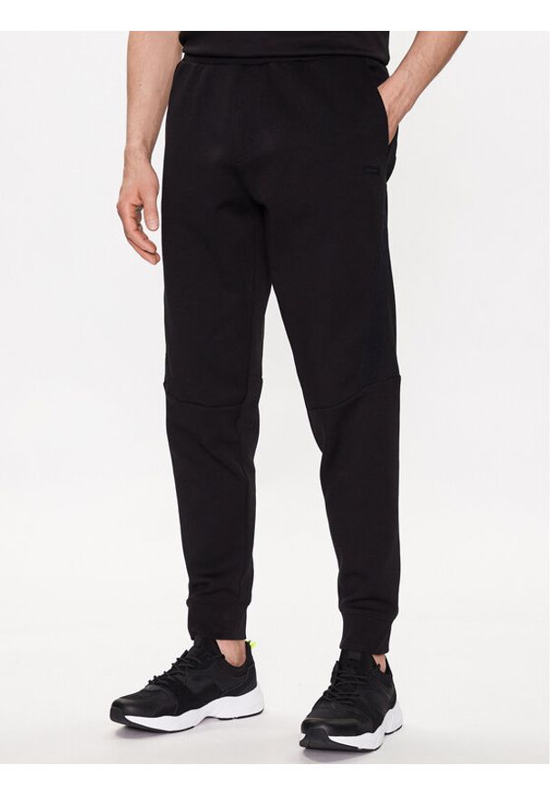 Calvin Klein Spodnie dresowe Logo K10K111205 Czarny Relaxed Fit. Kolor: czarny. Materiał: bawełna, dresówka, syntetyk
