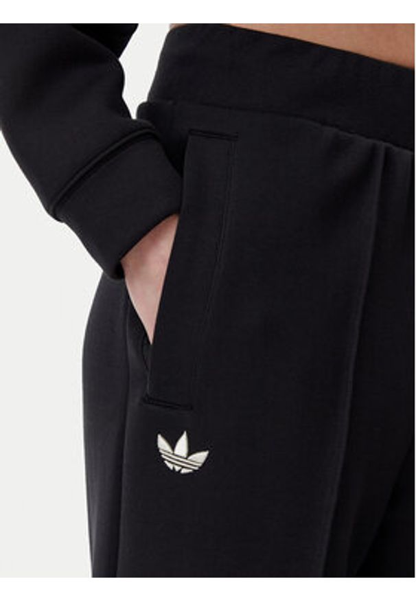 Adidas - adidas Spodnie dresowe adicolor Neuclassics JI8516 Czarny Loose Fit. Kolor: czarny. Materiał: syntetyk, bawełna