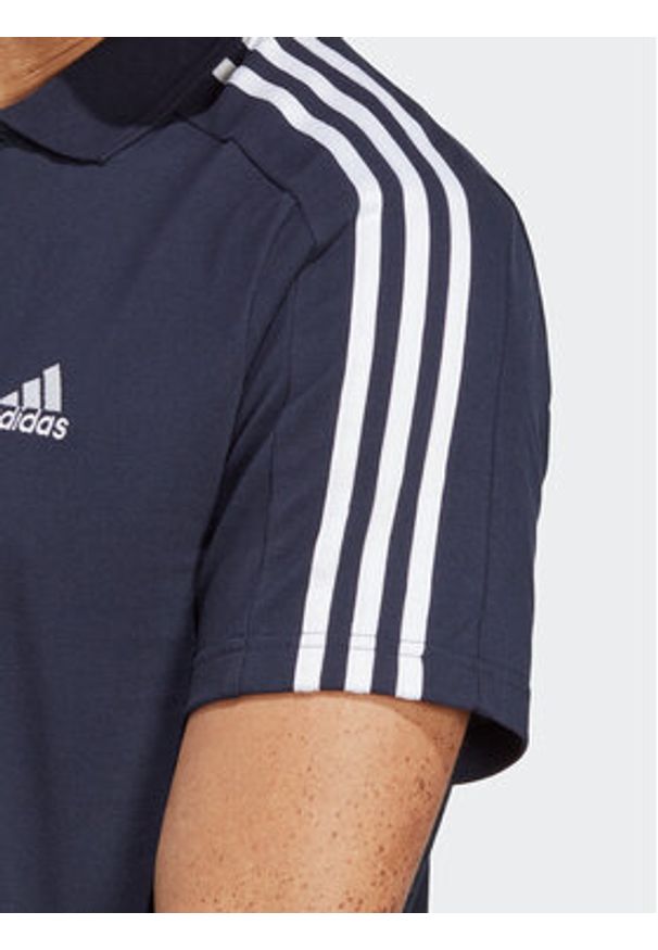 Adidas - adidas Polo Essentials IC9311 Granatowy Regular Fit. Typ kołnierza: polo. Kolor: niebieski. Materiał: bawełna