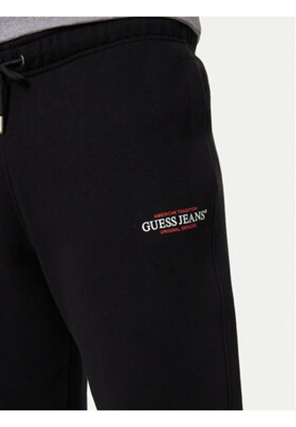 Guess Jeans Spodnie dresowe M4YB18 K9V31 Czarny Regular Fit. Kolor: czarny. Materiał: bawełna
