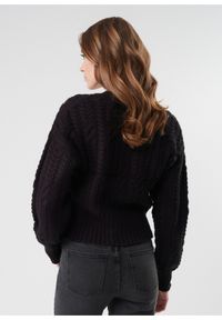 Ochnik - Czarny sweter damski z nitami. Kolor: czarny. Materiał: akryl. Długość: długie. Wzór: aplikacja #2