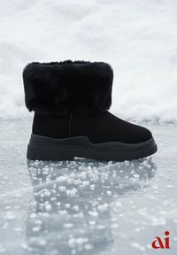 Renee - Czarne Śniegowce z Wywiniętym Futerkiem Nonva. Zapięcie: zamek. Kolor: czarny. Materiał: futro. Szerokość cholewki: normalna. Wzór: aplikacja, gładki #1