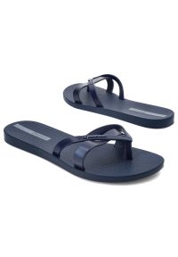 Granatowe Japonki Ipanema Modne Obuwie Damskie. Okazja: na co dzień, na plażę, na spacer. Kolor: niebieski. Materiał: materiał. Wzór: paski. Sezon: lato. Styl: casual, elegancki #4
