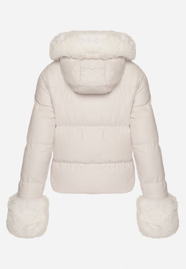 Born2be - Biała Pikowana Kurtka z Kapturem Zdobiona Futerkiem Olenesa. Okazja: na co dzień. Typ kołnierza: kaptur. Kolor: biały. Materiał: futro. Wzór: aplikacja. Styl: casual