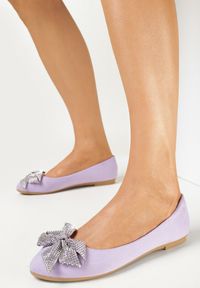 Born2be - Fioletowe Balerinki z Kokardką Zdobioną Cyrkoniami Shilliom. Kolor: fioletowy. Wzór: aplikacja #2