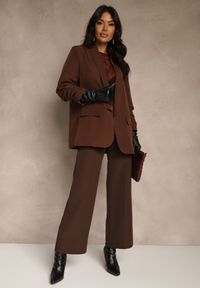 Renee - Jasnobrązowa Pudełkowa Marynarka Bez Zapięć z Wiskozą z Marszczonymi Rękawami Fenidia. Okazja: na spotkanie biznesowe. Kolor: brązowy. Materiał: wiskoza. Styl: biznesowy #4