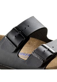 Klapki damskie Birkenstock Arizona BS (0551253). Okazja: na co dzień, na spacer. Zapięcie: pasek. Kolor: czarny. Materiał: skóra, materiał. Wzór: paski. Sezon: lato. Styl: klasyczny, sportowy, wakacyjny, młodzieżowy, casual #5