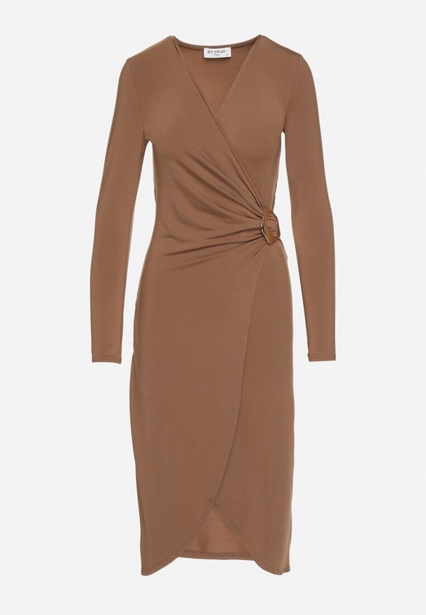 Born2be - Brązowa Sukienka Taliowana z Kopertowymi Dekoltem i Metaliczną Aplikacją Ninolira. Kolor: brązowy. Długość rękawa: długi rękaw. Wzór: aplikacja. Typ sukienki: kopertowe