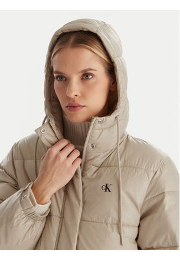 Calvin Klein Jeans Kurtka zimowa LV047D506G Beżowy Relaxed Fit. Kolor: beżowy. Materiał: syntetyk. Sezon: zima