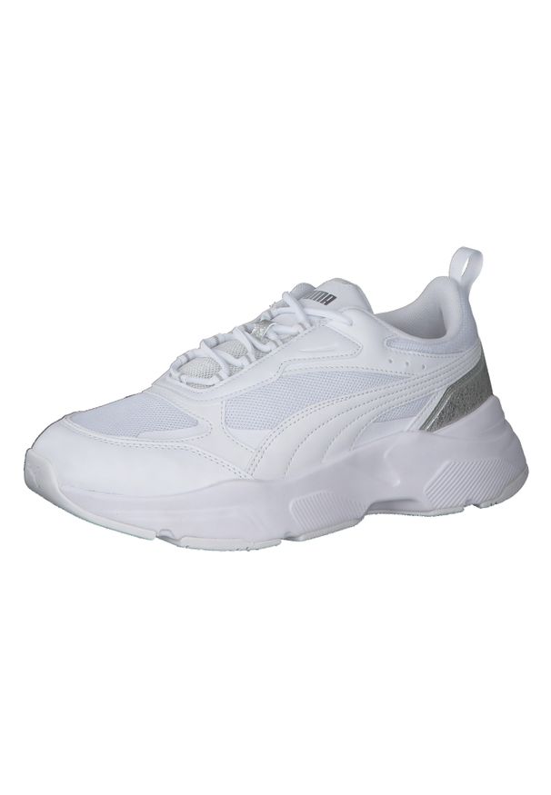 Buty do chodzenia damskie Puma Cassia Distressed. Zapięcie: sznurówki. Kolor: biały. Materiał: materiał. Szerokość cholewki: normalna. Sport: turystyka piesza