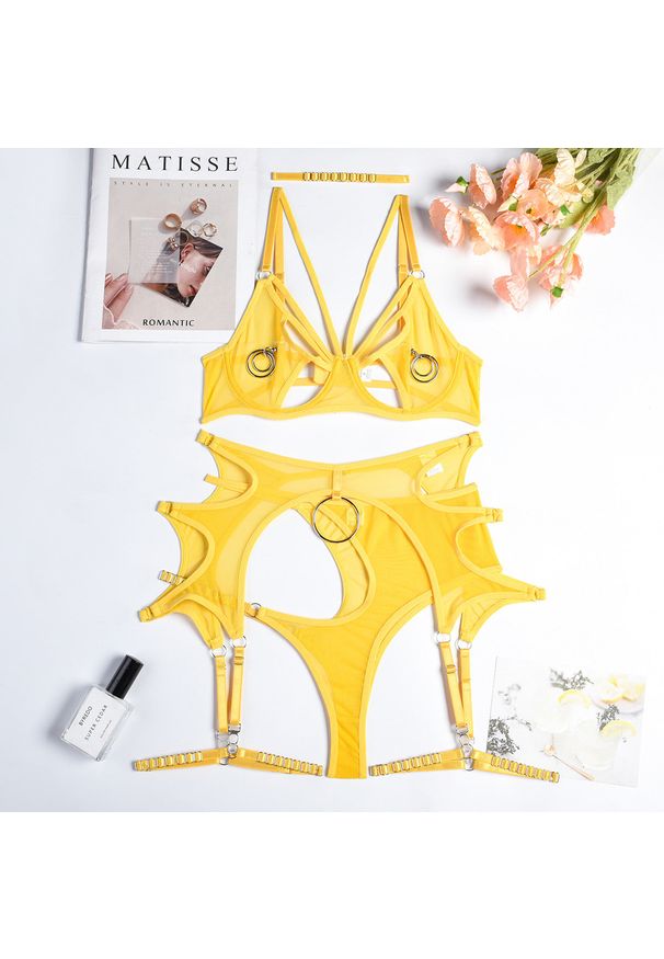 Intica - Komplet bielizny z wycięciami na romantyczne wieczory Alison. Kolor: żółty. Materiał: tkanina, materiał