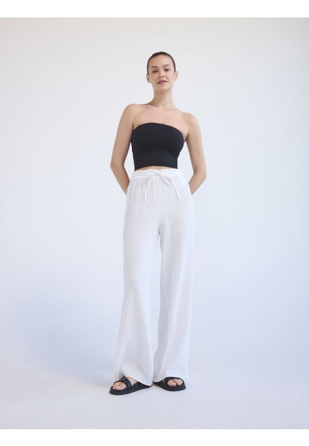 Reserved - Top bandeau - czarny. Kolor: czarny. Materiał: dzianina. Wzór: gładki