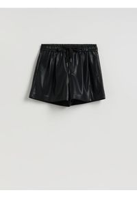 Reserved - Szorty z imitacji skóry - czarny. Kolor: czarny. Materiał: skóra #1