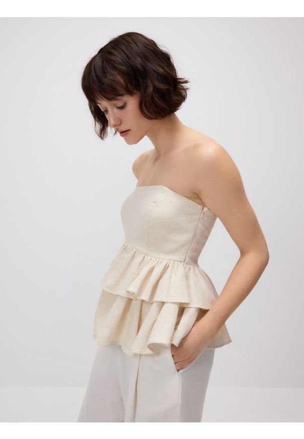 Reserved - Top z domieszką lnu - beżowy. Kolor: beżowy. Materiał: len