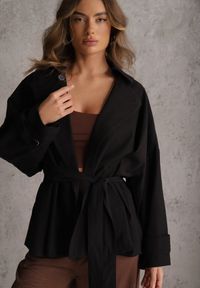 Renee - Czarna Kurtka z Bawełny i Wiskozy o Fasonie Krótkiego Trencza Abicara. Okazja: na co dzień. Typ kołnierza: kaptur. Kolor: czarny. Materiał: wiskoza, bawełna. Długość: krótkie. Styl: casual #6