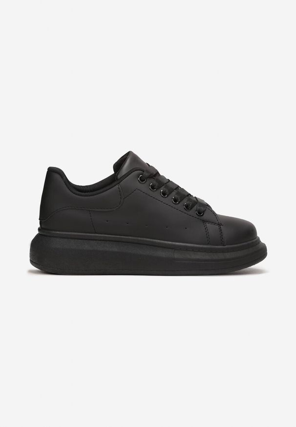 Born2be - Czarne Sneakersy z Perforacją na Grubej Podeszwie Rilee. Kolor: czarny. Materiał: skóra ekologiczna. Szerokość cholewki: normalna. Sezon: jesień, wiosna