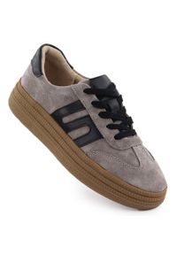 Skórzane półbuty damskie sneakersy zamszowe taupe Filippo DP7114. Okazja: na co dzień. Materiał: skóra. Obcas: na platformie. Styl: casual, sportowy