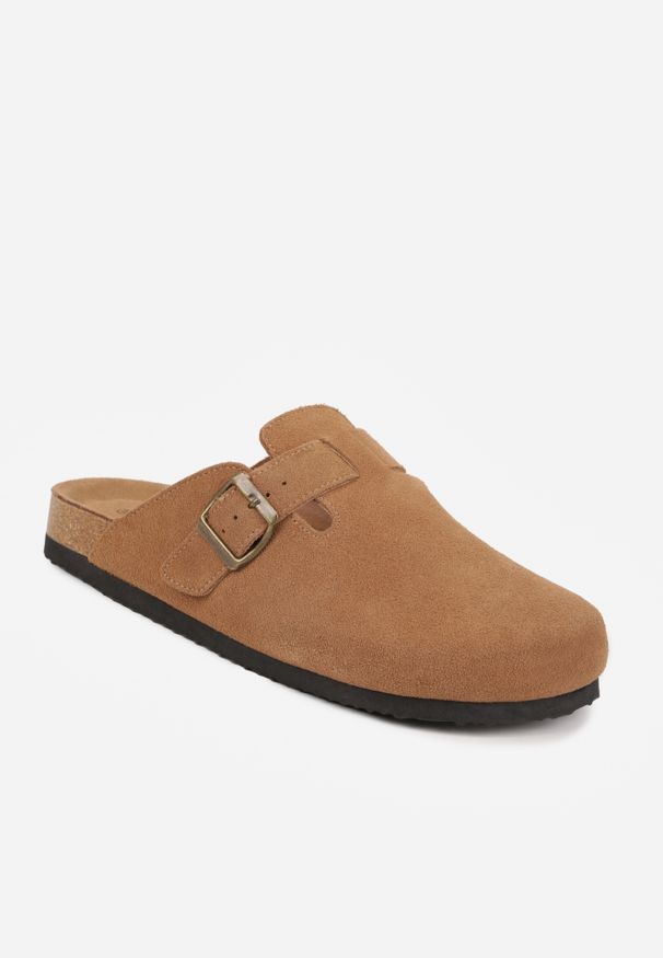 Renee - Jasnobrązowe Klapki Typu Chodaki z Zamszu Naturalnego z Klamrą Meridnore. Kolor: brązowy. Materiał: zamsz. Sezon: lato. Styl: elegancki