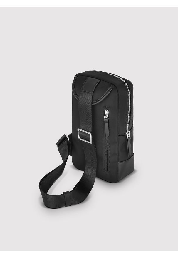 Pako Lorente - PAKO LORENTE – Czarna torba saszetka na ramię. Kolor: czarny. Materiał: skóra, nylon