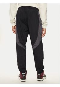 Nike Spodnie dresowe FN5850 Czarny Regular Fit. Kolor: czarny. Materiał: syntetyk