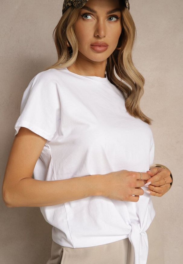 Renee - Biały Bawełniany T-shirt Wiązany u Dołu Sunalina. Okazja: na co dzień. Kolor: biały. Materiał: bawełna. Styl: casual