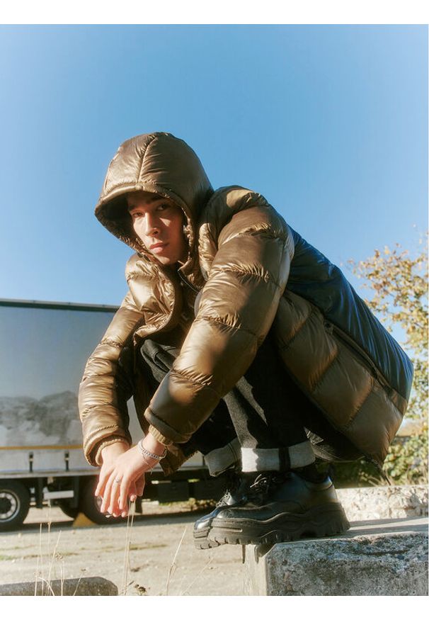 Blend Kurtka puchowa 20715877 Brązowy Regular Fit. Kolor: brązowy. Materiał: syntetyk, puch